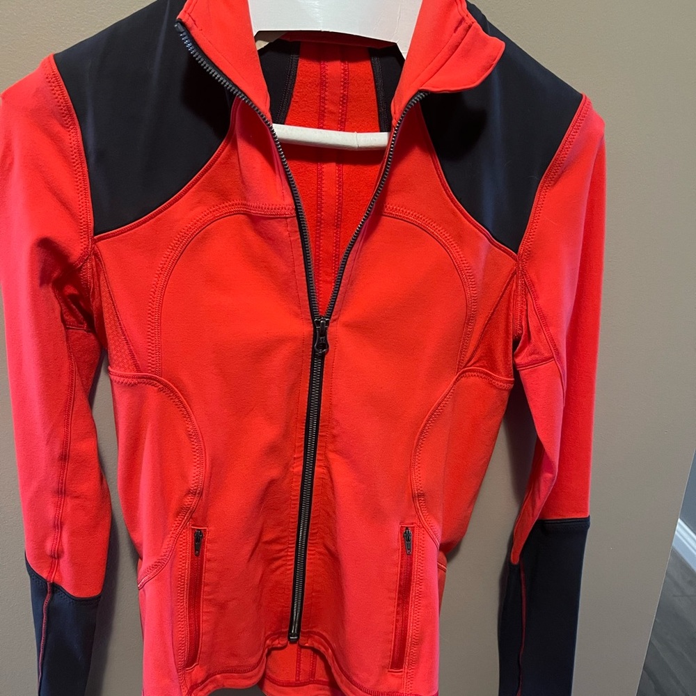 Lululemon define jacket size 6